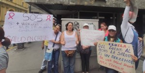Pacientes oncológicos protestan frente al Ivss por malas condiciones del hospital Luis Razetti #23Ago (VIDEOS)