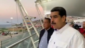 ¡Socialismo sin mentira no es socialismo!  Maduro lo vuelve a hacer y saluda a la NADA en La Guaira (VIDEO)