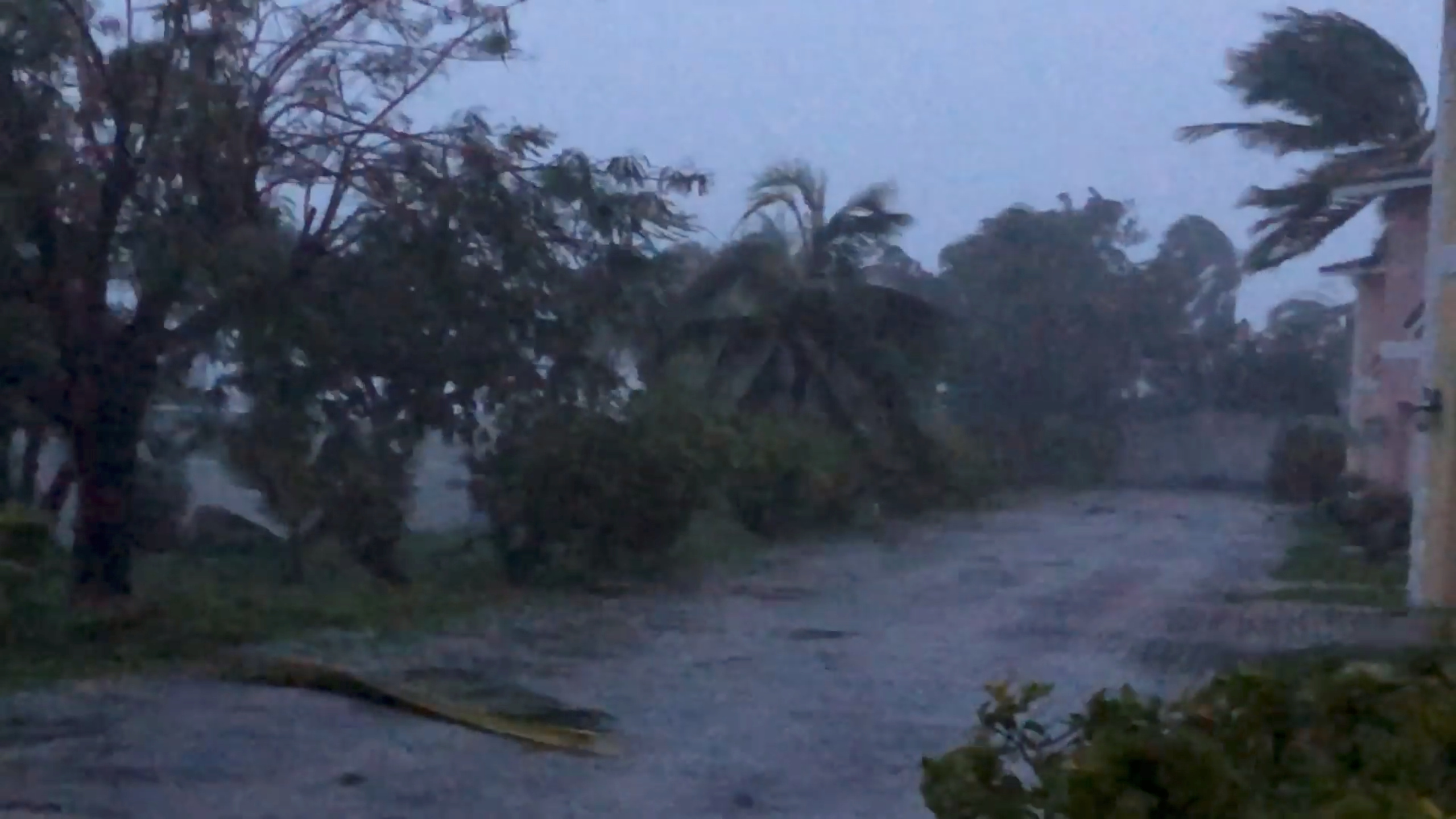 Un muerto deja Dorian en Bahamas mientras sigue su avance