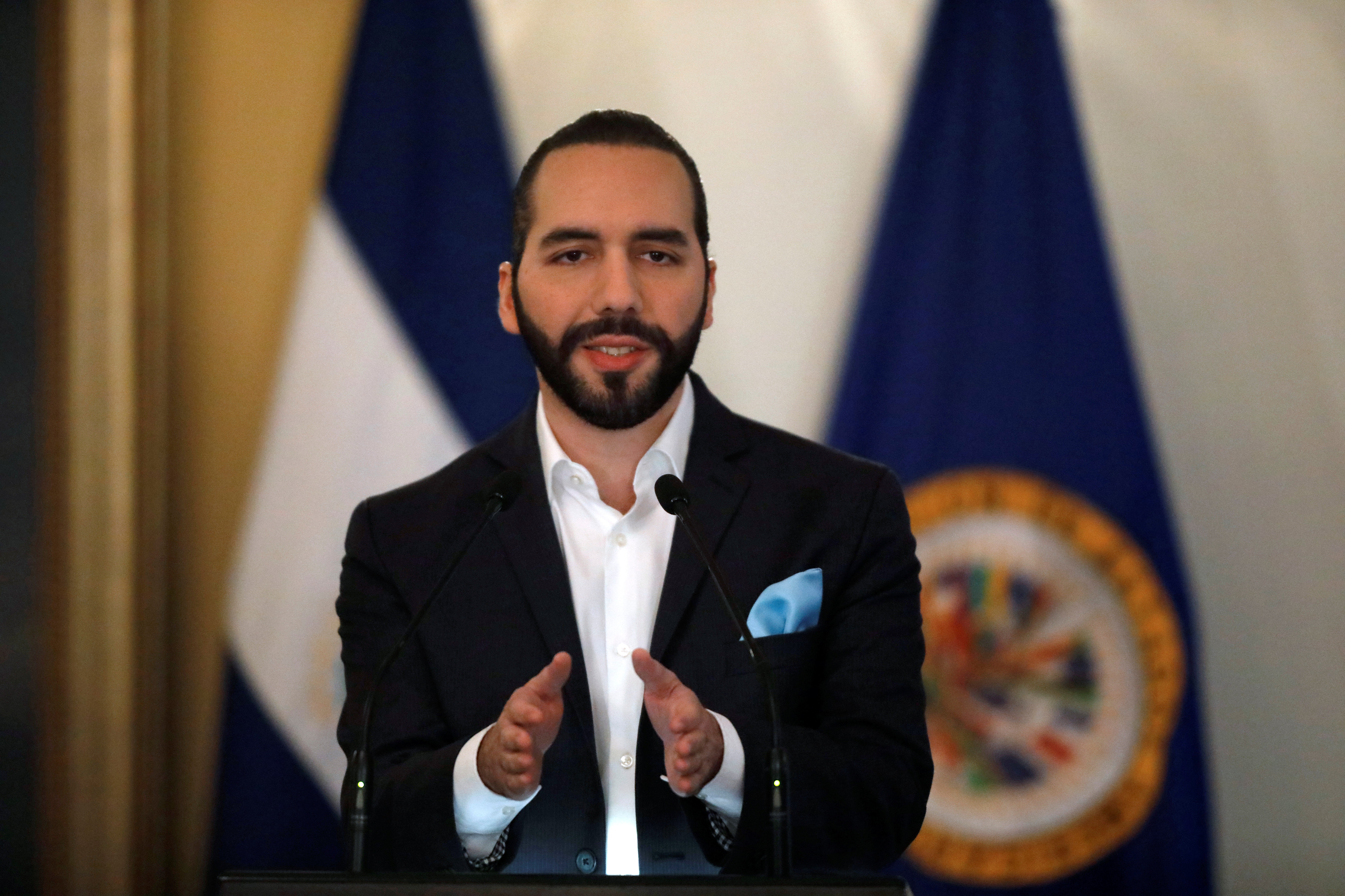 Congreso de El Salvador respalda decisión de Bukele de desconocer a Maduro