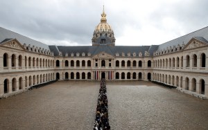 Los franceses rinden homenaje al expresidente Jacques Chirac en París