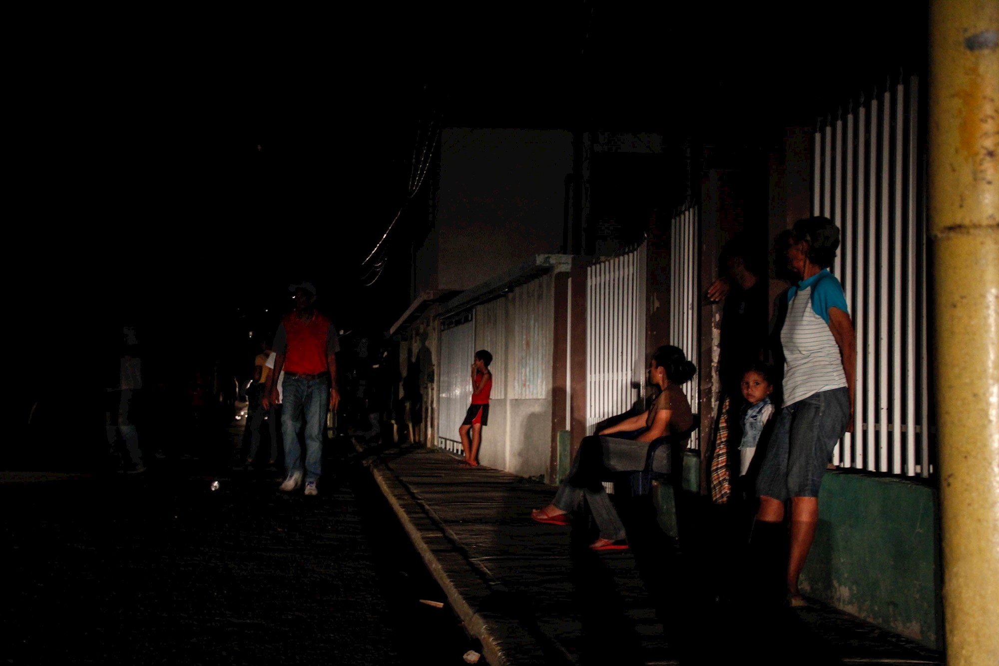 Sin aviso regresaron los racionamientos eléctricos en algunos sectores de Maracaibo