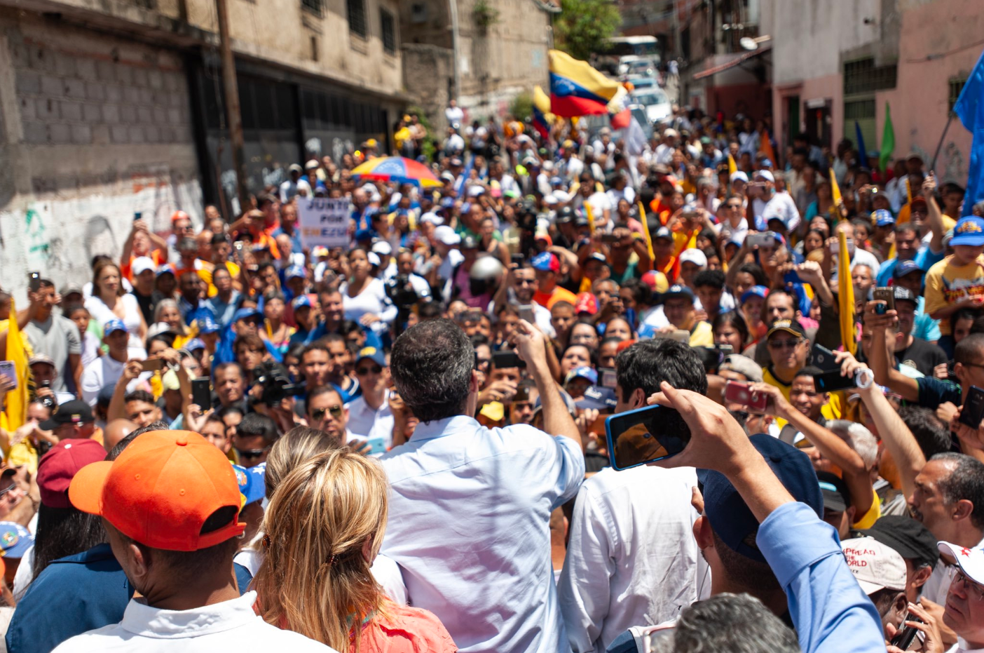 Un pueblo comprometido recibió a Guaidó en Petare, el barrio más grande de América