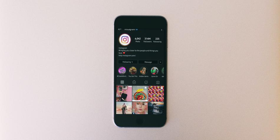 Instagram permite activar modo oscuro y te enseñamos paso a paso cómo hacerlo