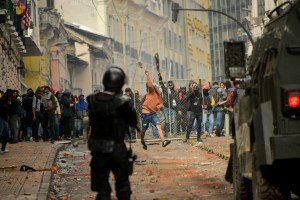 Al menos 41 venezolanos fueron detenidos durante protestas violentas en Ecuador