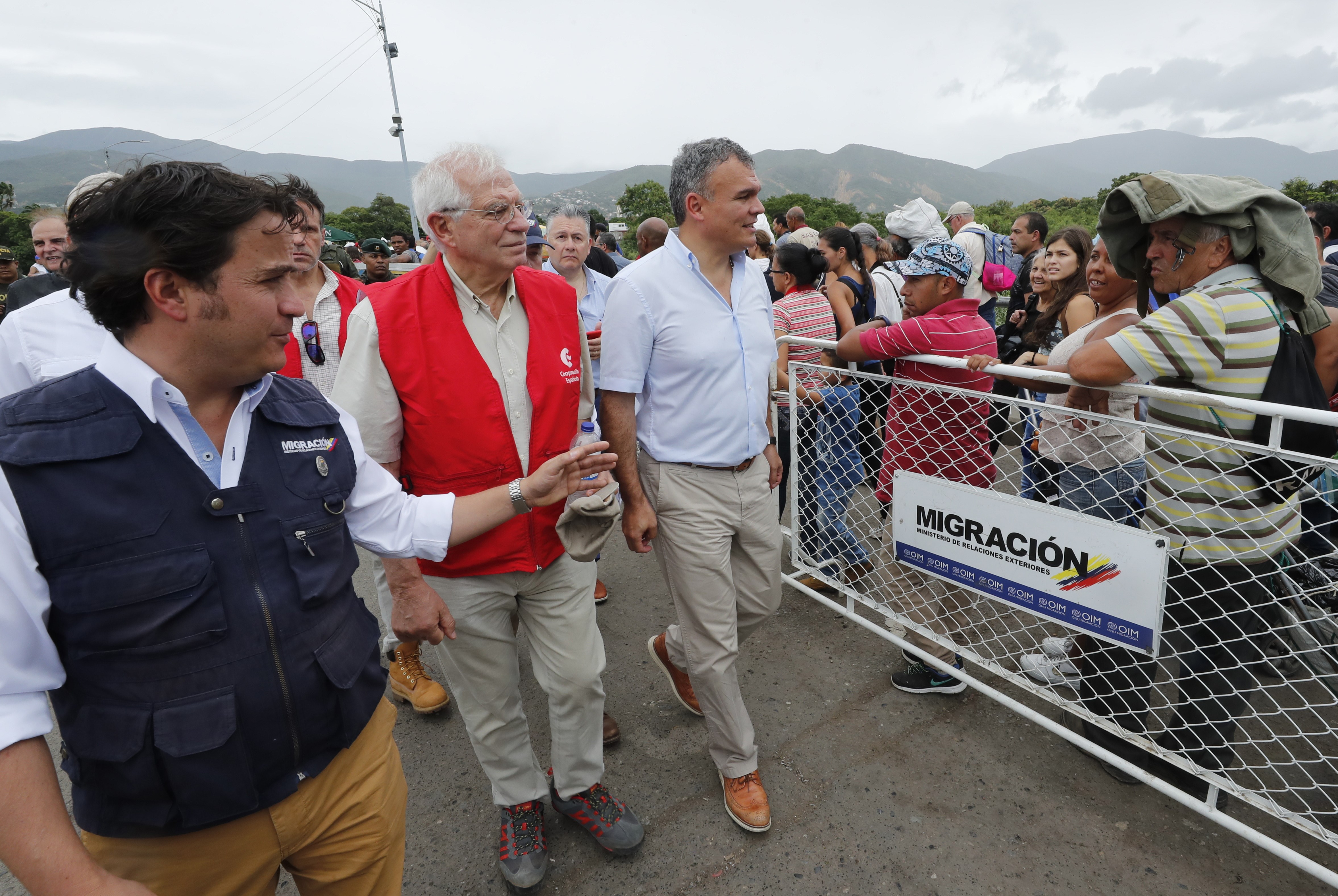 Voces desde la frontera a Borrell: Ayuden, vengan a ayudar, no sólo mirar y mirar (Fotos y Videos)