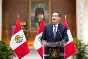 Popularidad del presidente peruano Vizcarra cae de 60% a 56%