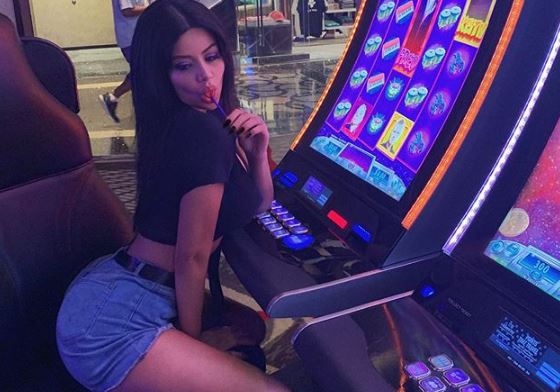 La SENSUAL mujer con la que Travis Scott habría engañado a Kylie Jenner (Fotos)