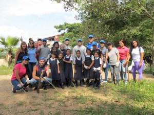 Bancamiga y Topotepuy construyen un Huerto para la Vida en una escuela en Petare