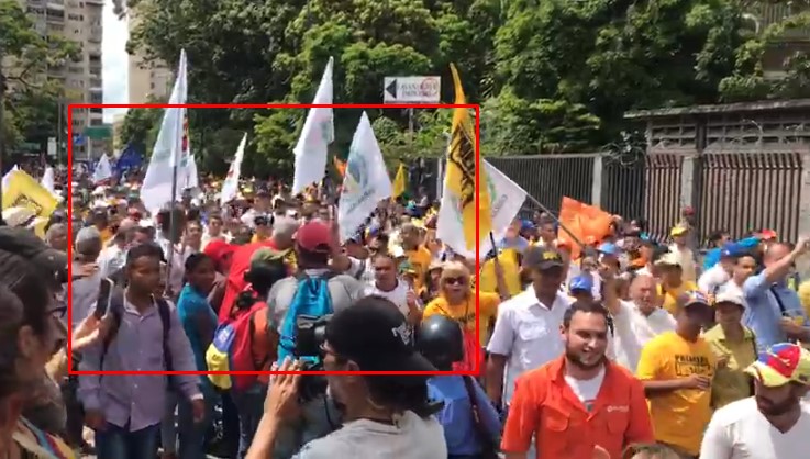 Chavistas arrugaron y abrieron el paso a manifestantes opositores por la Avenida Sanz #24Oct (VIDEO)