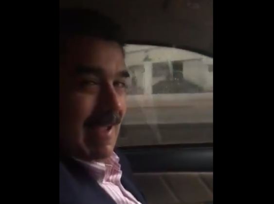 A Maduro le cayó otra cosa del cielo y no dijo que fue un ataque electromagnético (VIDEO)