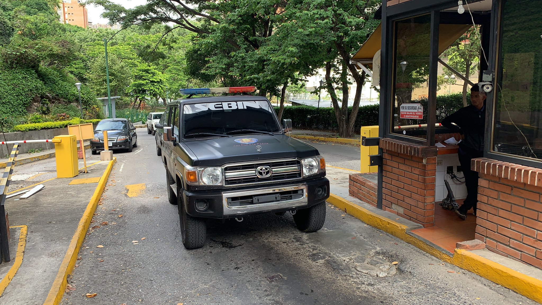 Sebin se encuentra en los alrededores de la residencia de Guaidó #24Oct (fotos)