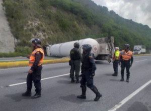La FOTO de la mega cola tras la apertura de la autopista Caracas-La Guaira este #6Oct