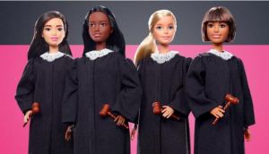 ¡Orden en la sala! Mattel presenta la Barbie jueza (Fotos)
