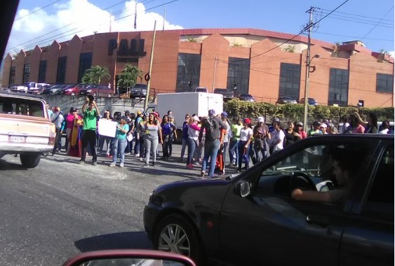 Docentes protestan en la Guarenas-Guatire por los bajos sueldos que reciben #2Oct