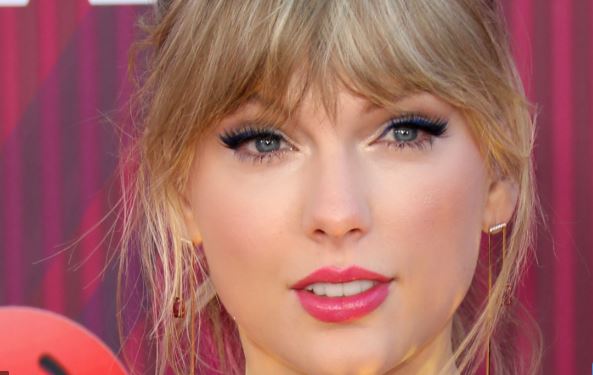 El accidente en el que Taylor Swift mostró lo que no debía sobre el escenario (Foto)