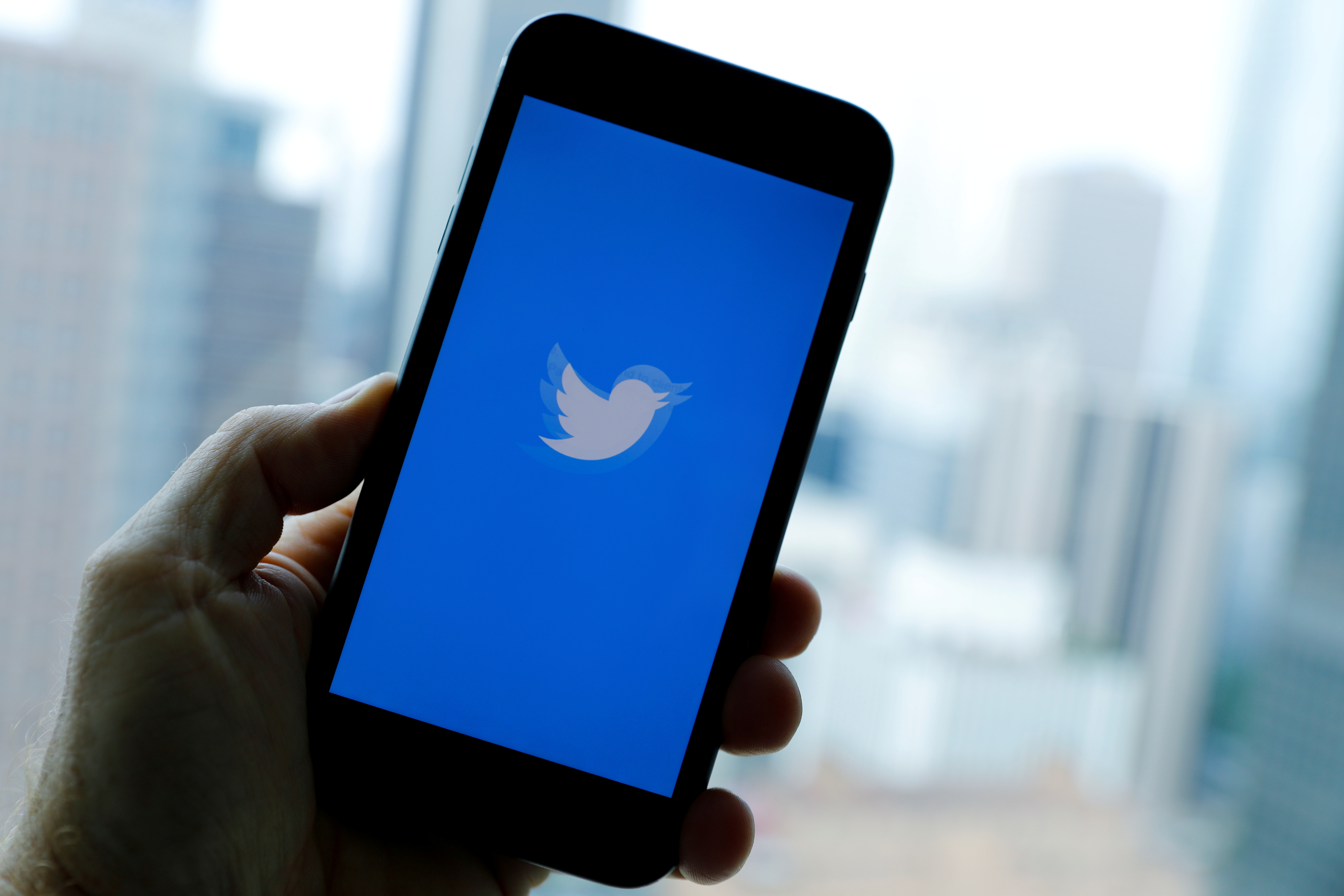 Twitter comenzó a identificar las cuentas “bots” que publican en la red social