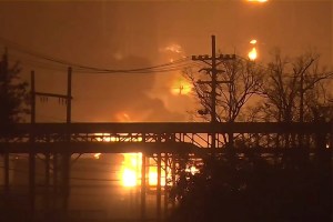 Explosión en planta petroquímica de Texas deja tres heridos