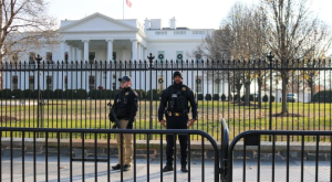 La Casa Blanca alude a teoría conspirativa para justificar despido de inspector