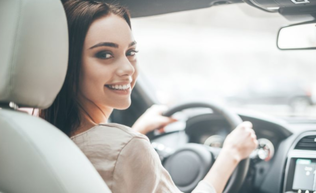 Las mujeres son mejores conductores que los hombres, dice el estudio (Imagen: Getty Images / iStockphoto)