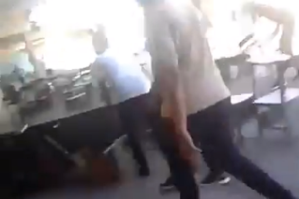 Estudiantes de un liceo en Trujillo sacaron los pupitres tras imposición de nuevo director (video)