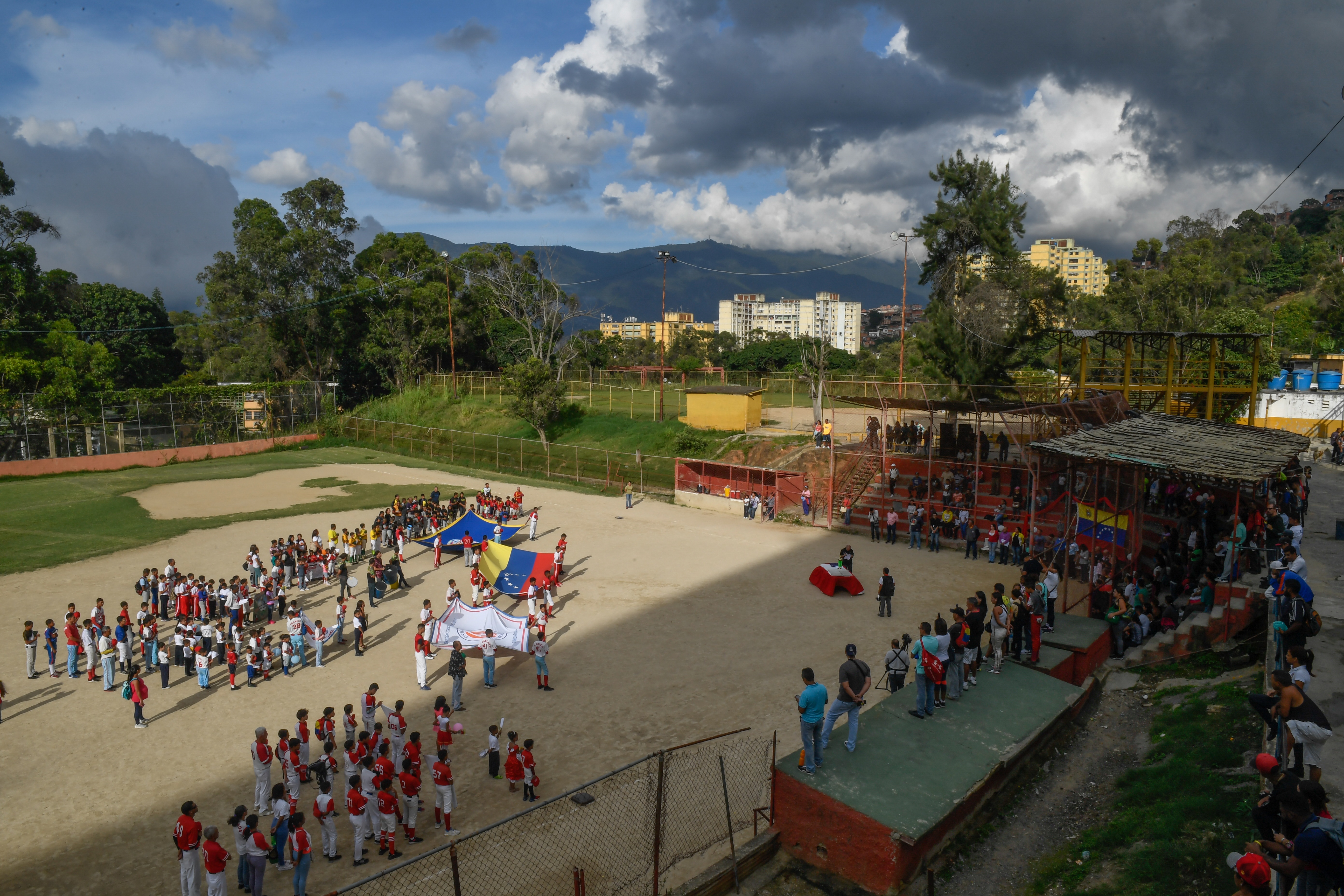 Cuna de mitos del béisbol venezolano lucha por sobrevivir (Fotos)