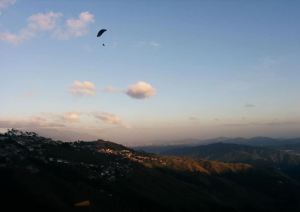 Experiencias extremas: Volar parapente entre las montañas del Junquito, otro nivel (Fotos y videos)