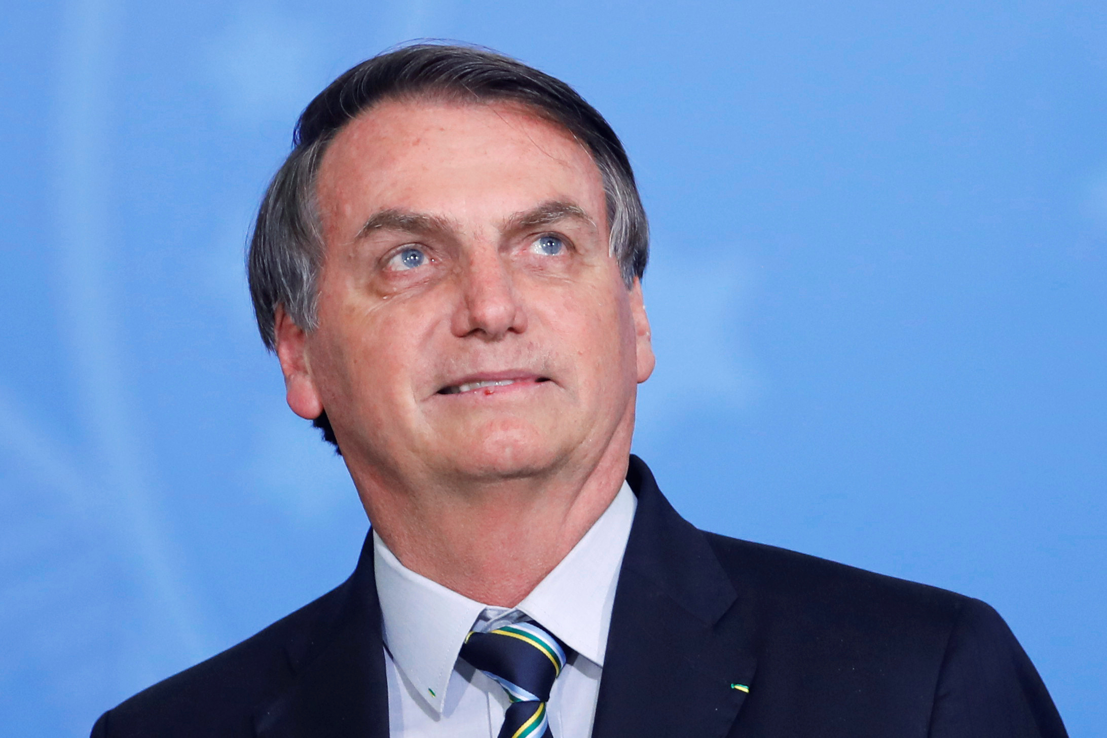 Bolsonaro decreta aumento del salario mínimo en Brasil equivalente a 260 dólares