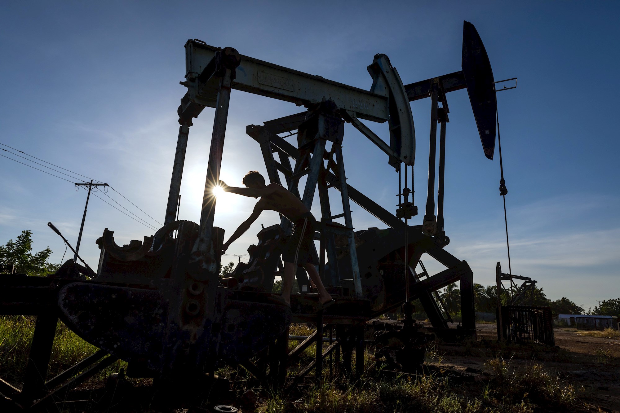 Precio del petróleo venezolano cerró la semana en 44,77 dólares