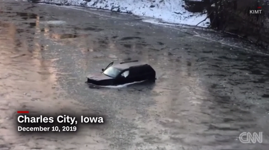 Un hombre atrapado en un río helado se salva pidiendo ayuda a Siri (video)