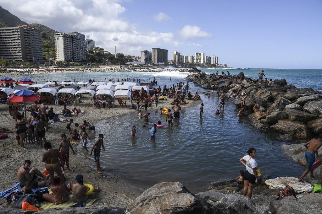 Playas de La Guaira recibieron gran cantidad de visitantes este #24Oct (VIDEO)