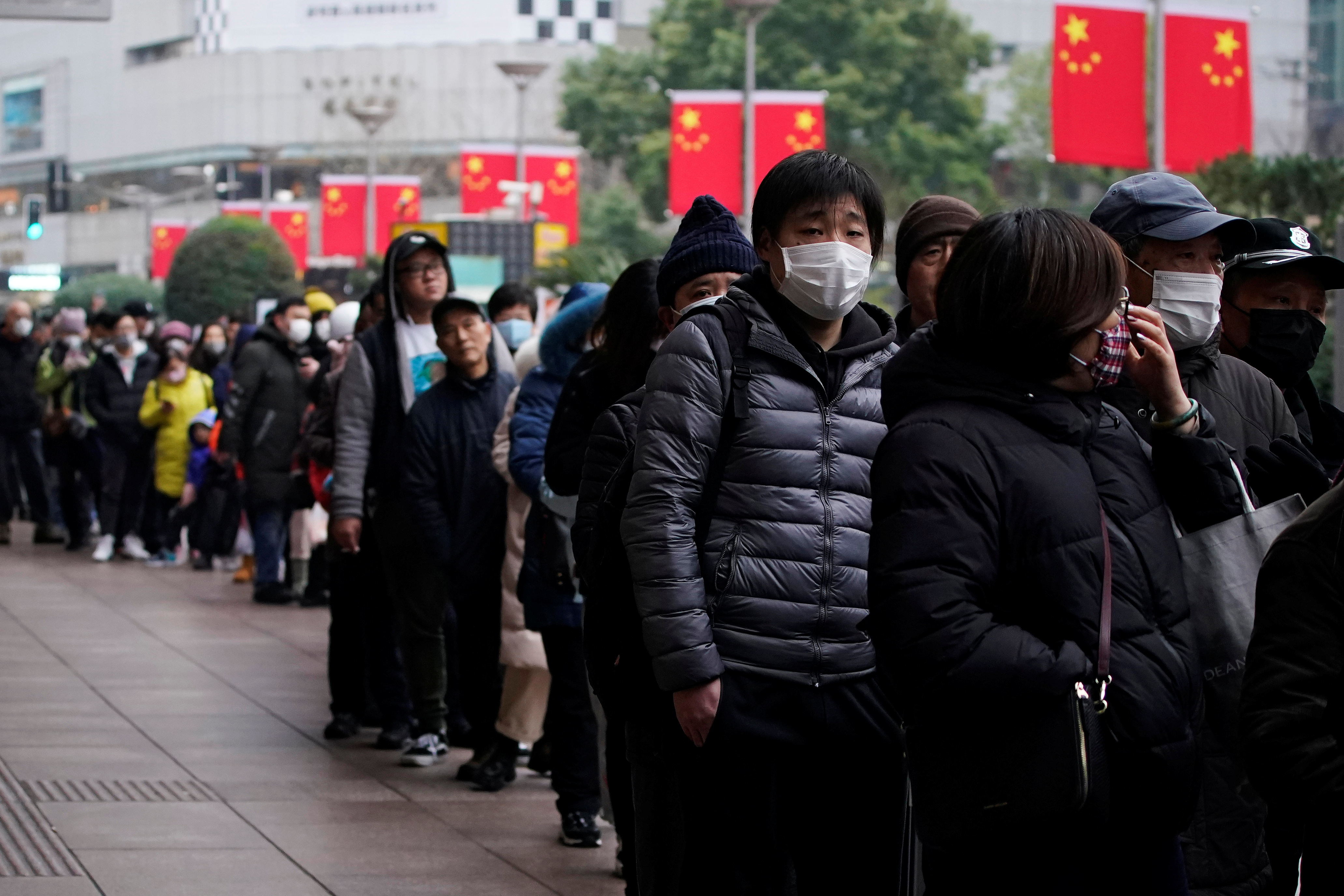 En Shanghái suspenden la circulación de los autobuses de larga distancia para frenar epidemia del coronavirus