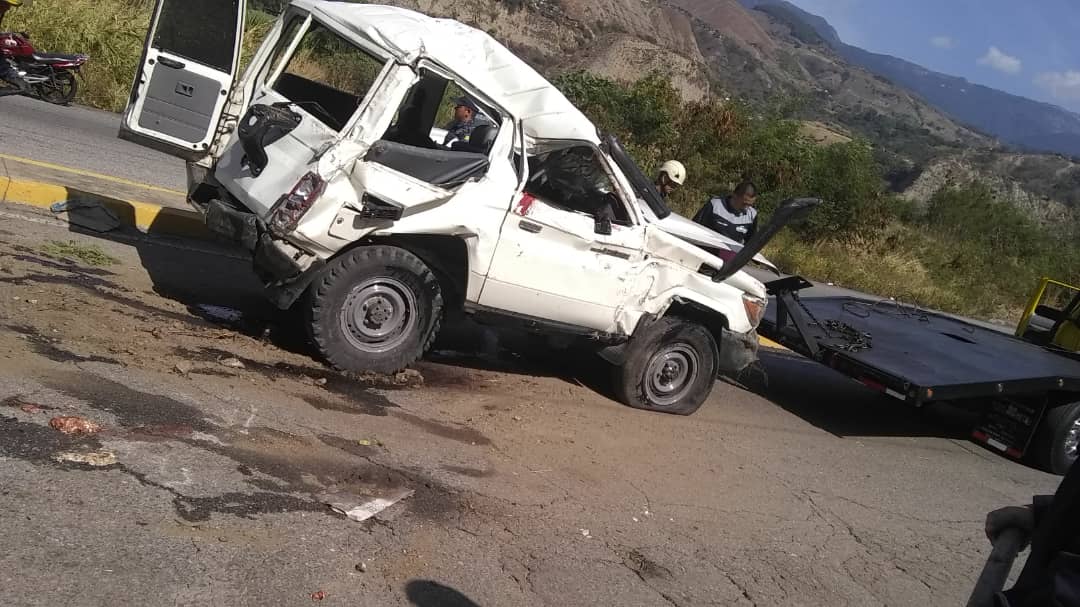 Vuelco de vehículo de Corpoelec dejó al menos tres muertos en Mérida (FOTOS)