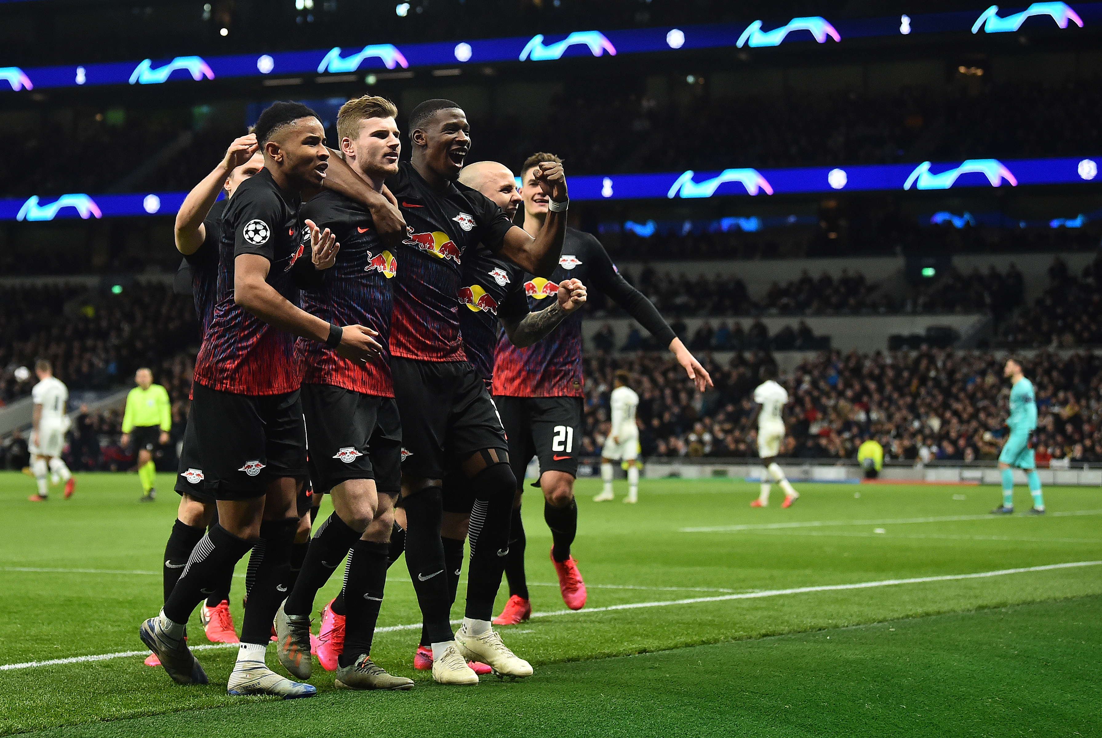 El Leipzig sacó ventaja ante Tottenham en la ida de los octavos de Champions (Fotos)