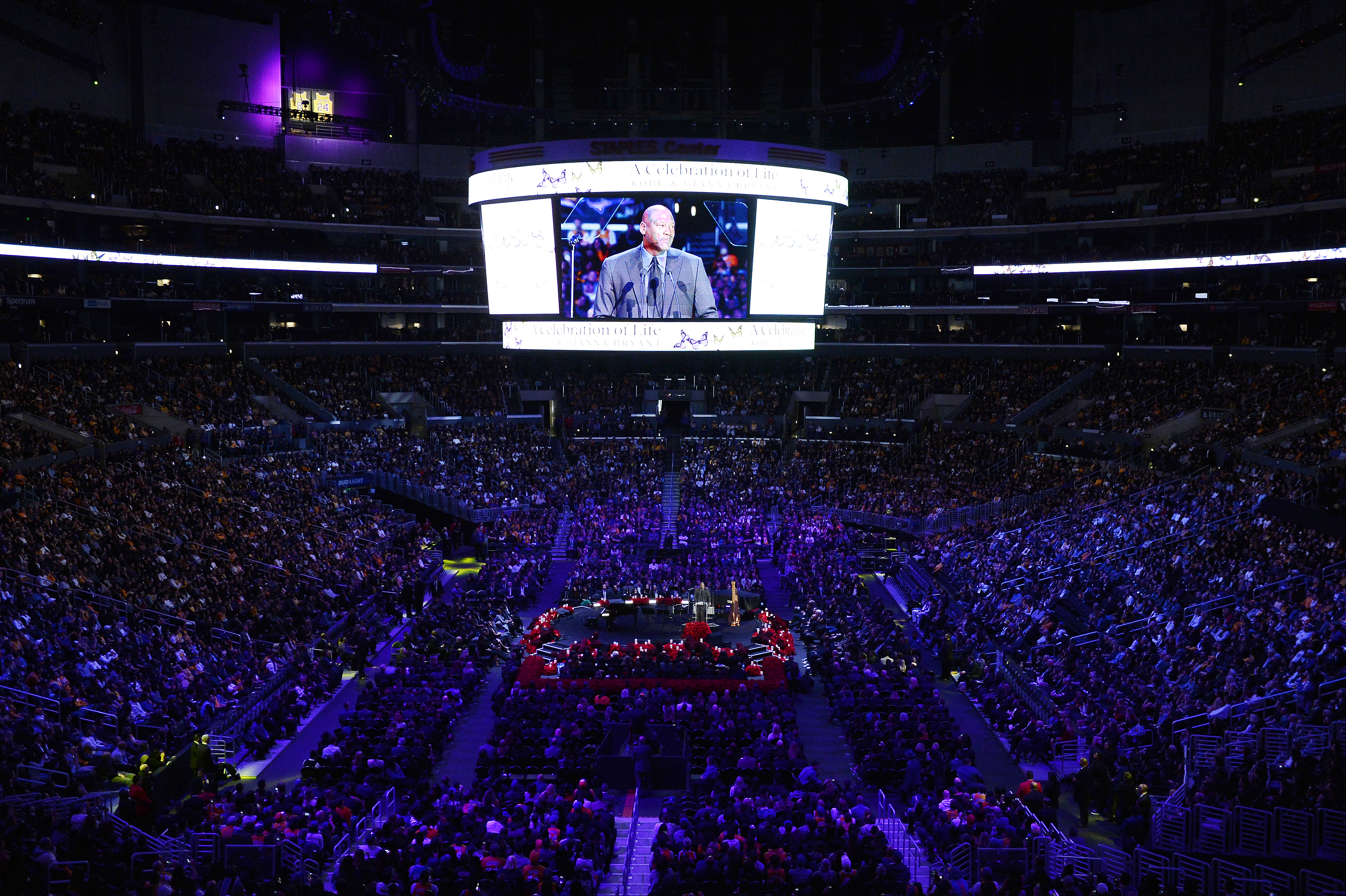 Familiares, fanáticos y jugadores rindieron un último homenaje a Kobe Bryant (Fotos)