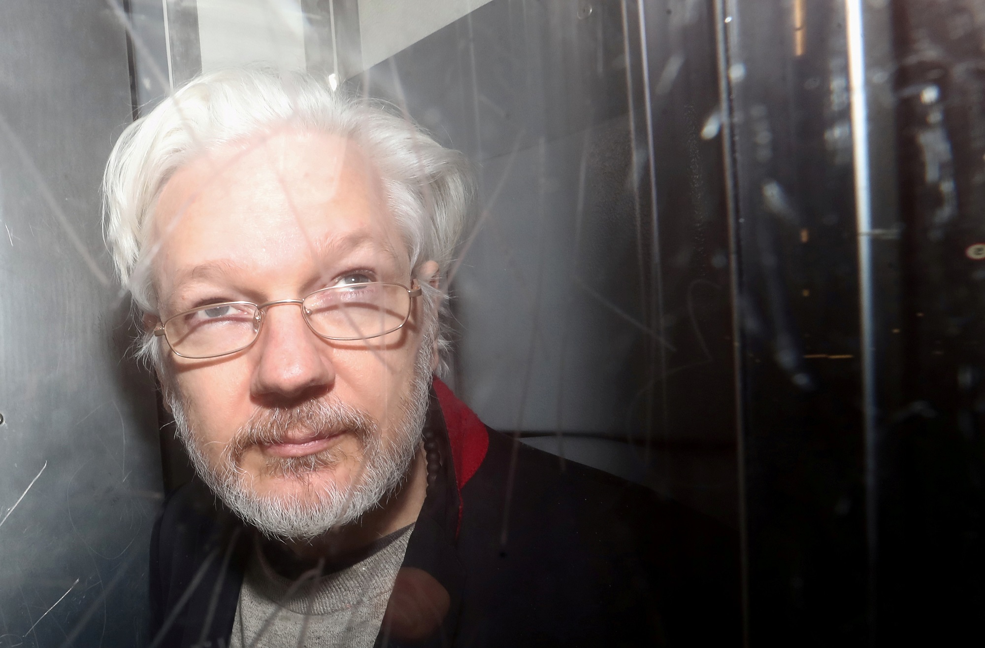 Reino Unido rechaza la entrega de Assange a EEUU por “riesgo de suicidio”