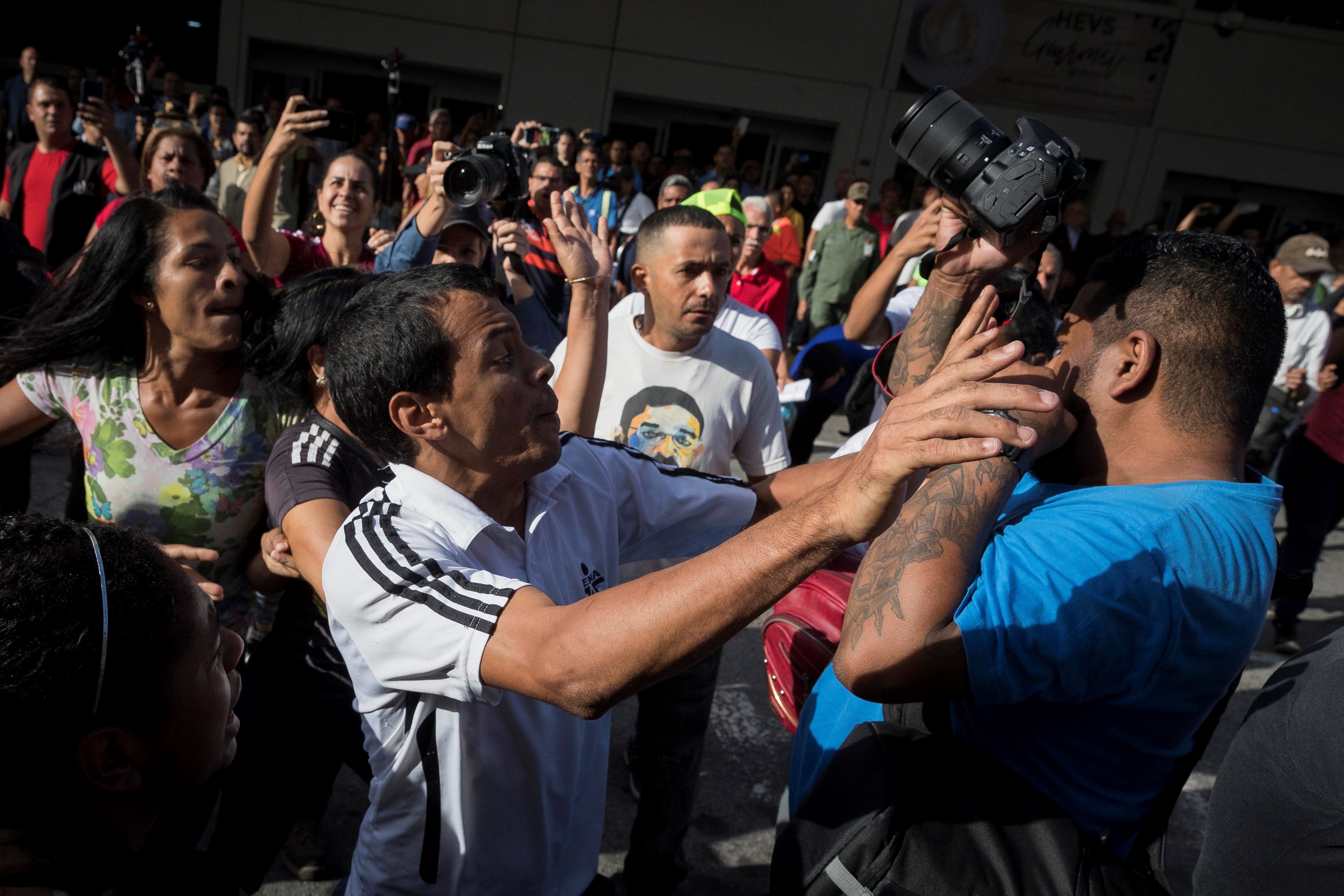 AN rechaza las agresiones a la prensa en Maiquetía (Comunicado)