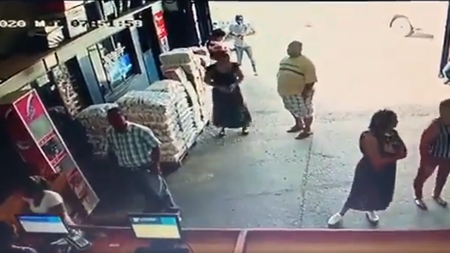 Pillaron a otra descarada que se escondió todo bajo la falda tras robar en San Félix (VIDEO)