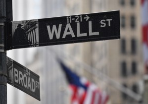 Wall Street cierra dispar pero S&P 500 y el Nasdaq terminan en récords