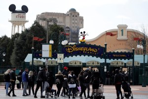 Trabajador de Disneyland París arroja positivo en test de coronavirus