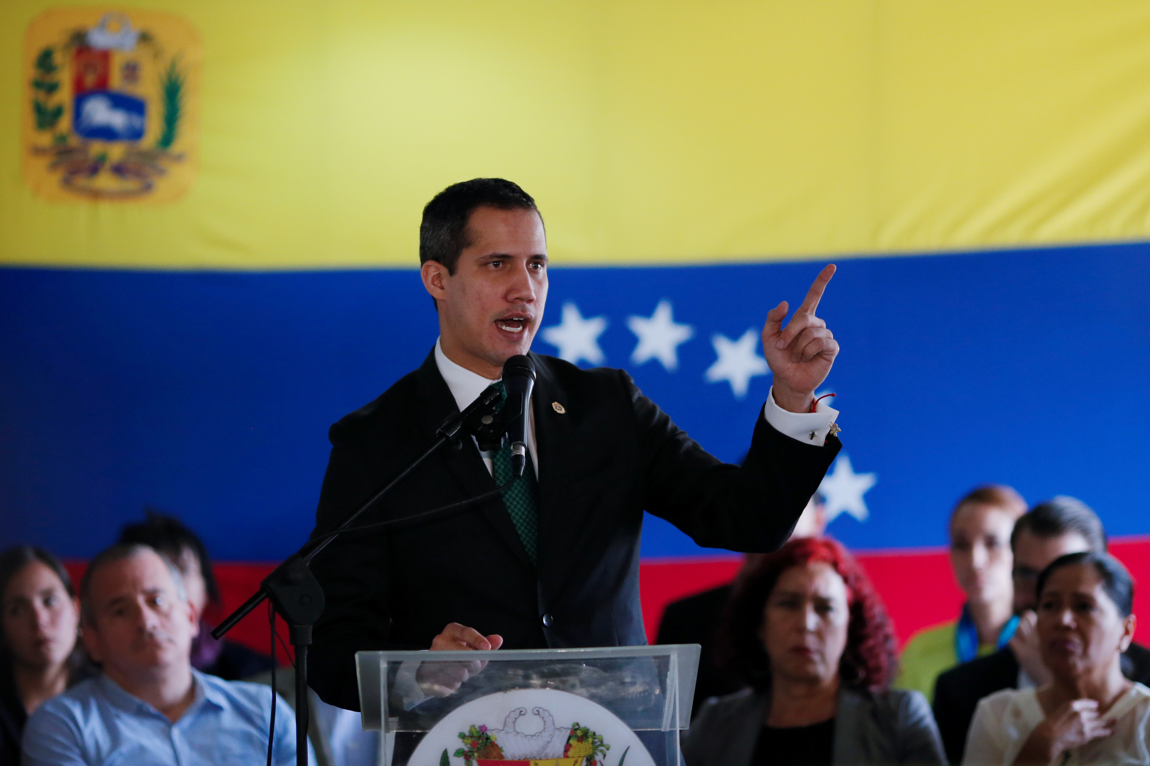 Guaidó llamó a rechazar los nuevos abusos de Maduro con el control de la gasolina (Audio)