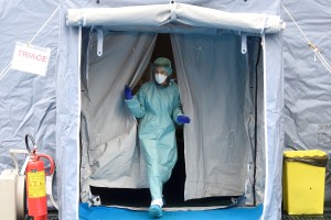 Nuevo récord de decesos en 24 horas en Italia, 368 muertos por coronavirus