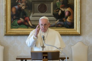 El papa Francisco advierte que la pandemia no muestra “signos de pararse”