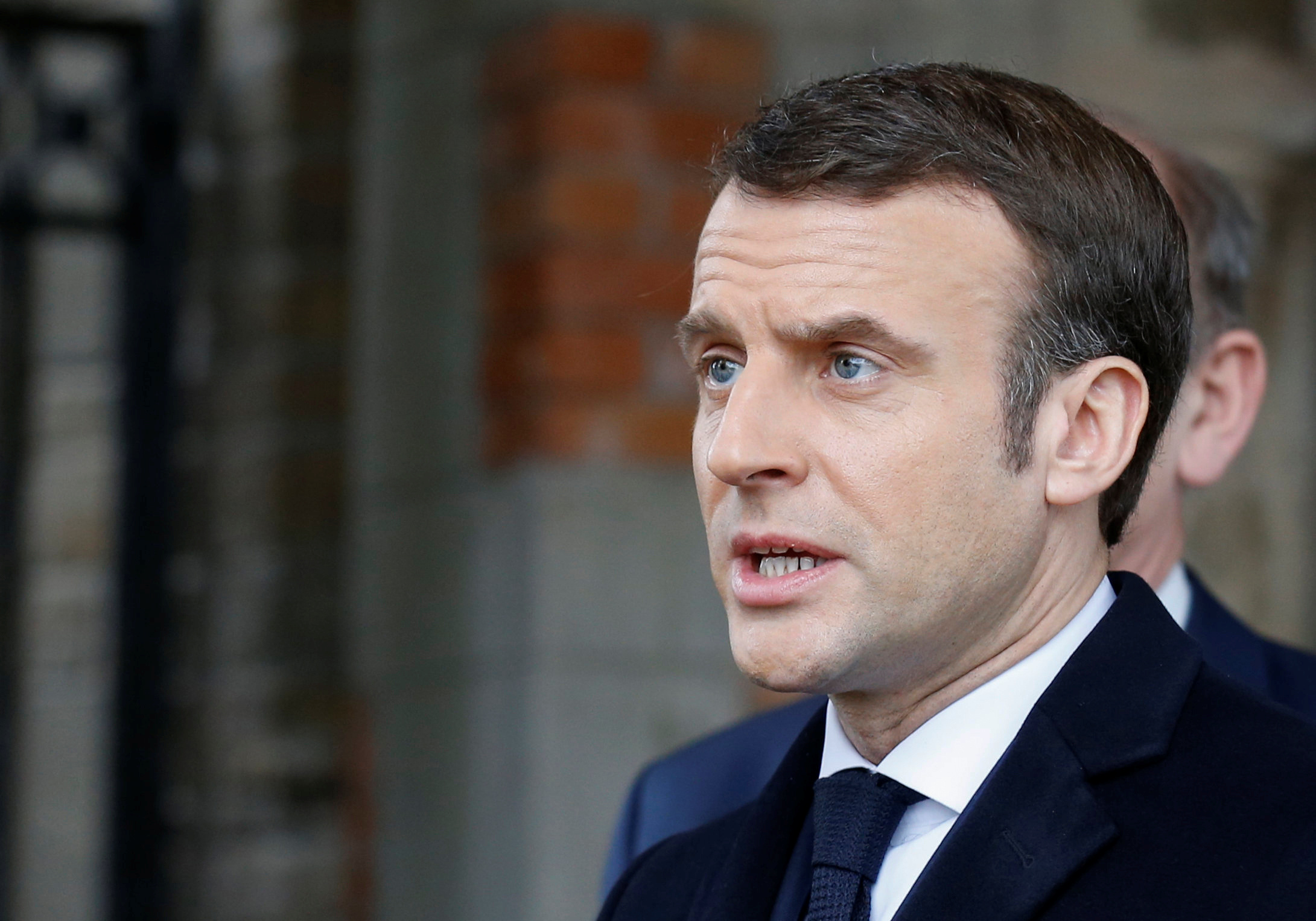 Macron plantea una vuelta a clases voluntaria en Francia tras la cuarentena