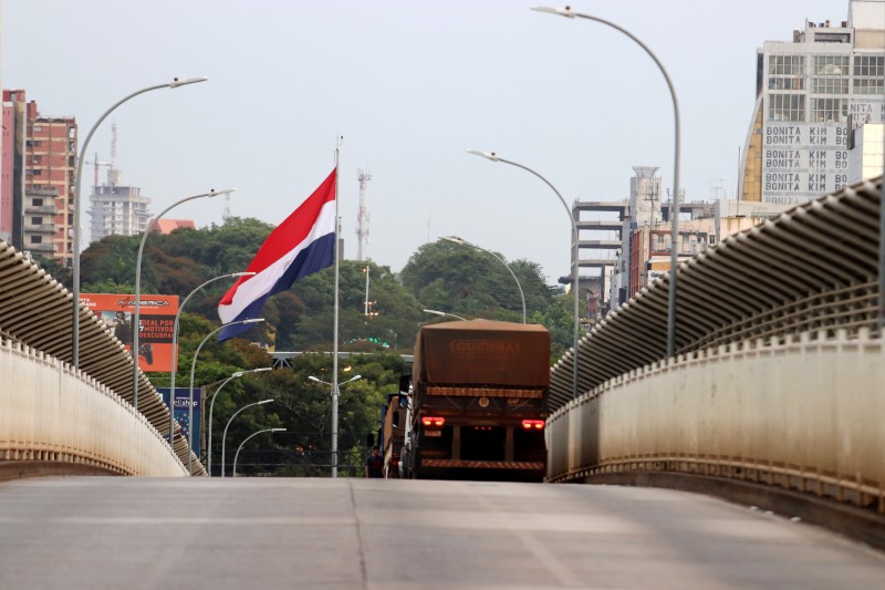 Paraguay reabrirá el aeropuerto de Asunción y el puente con Brasil
