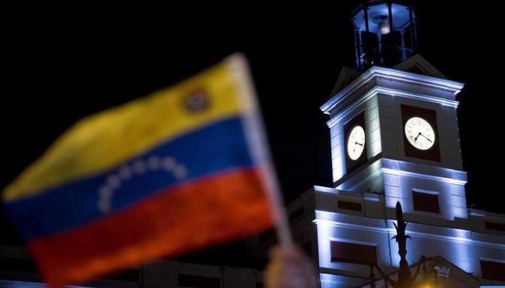 Venezolanos en España animan a sus vecinos durante el aislamiento por COVID-19 (Video)