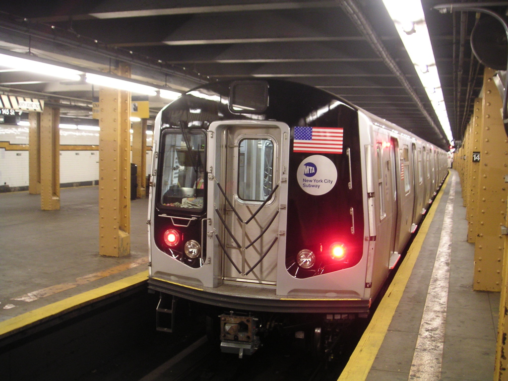 Pasajero muere apuñalado en el Metro de Nueva York; otro herido