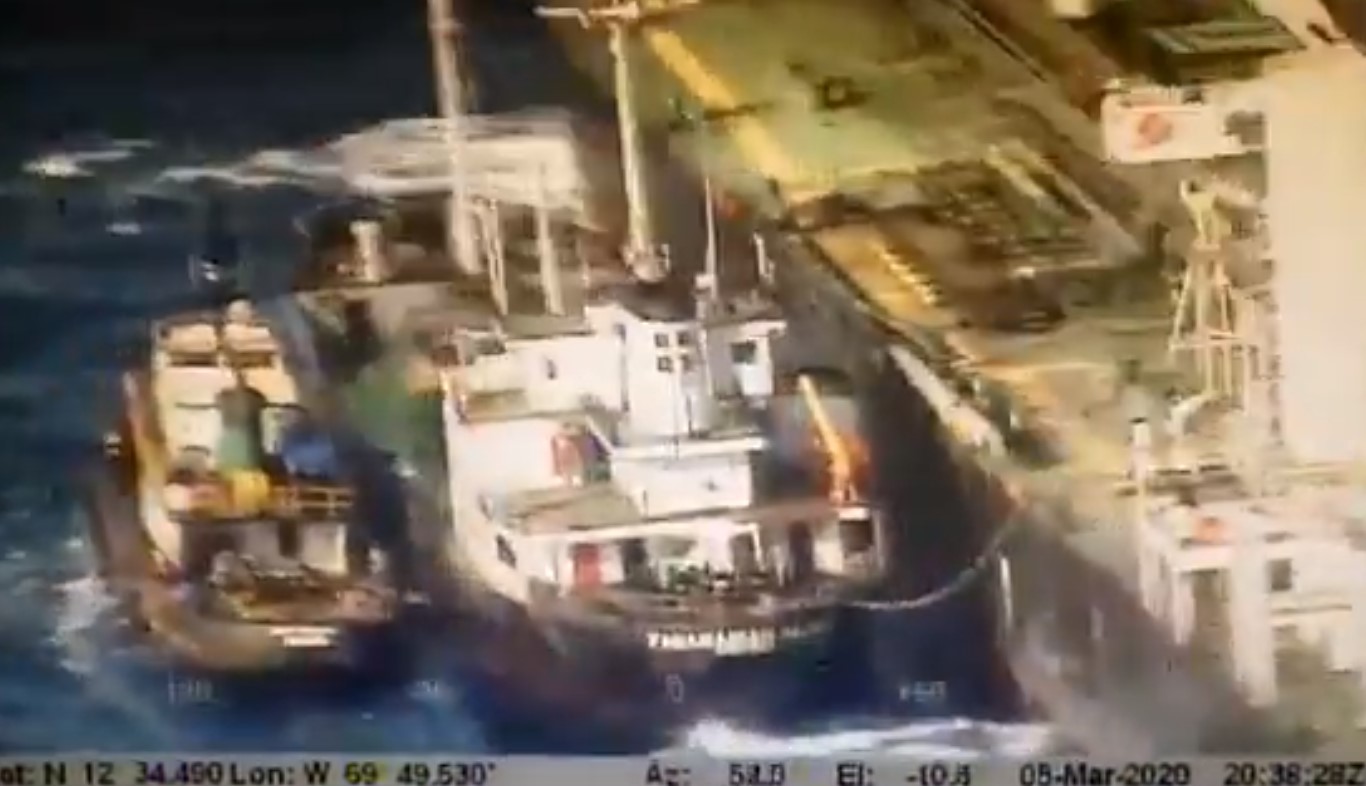 EN VIDEO: Momento en que el buque “Negra Hipólita” perpetra contrabando de combustible en Falcón
