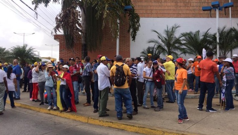 Manifestantes comienzan a concentrarse en Anzoátegui a favor de Guaidó #10Mar (Foto)