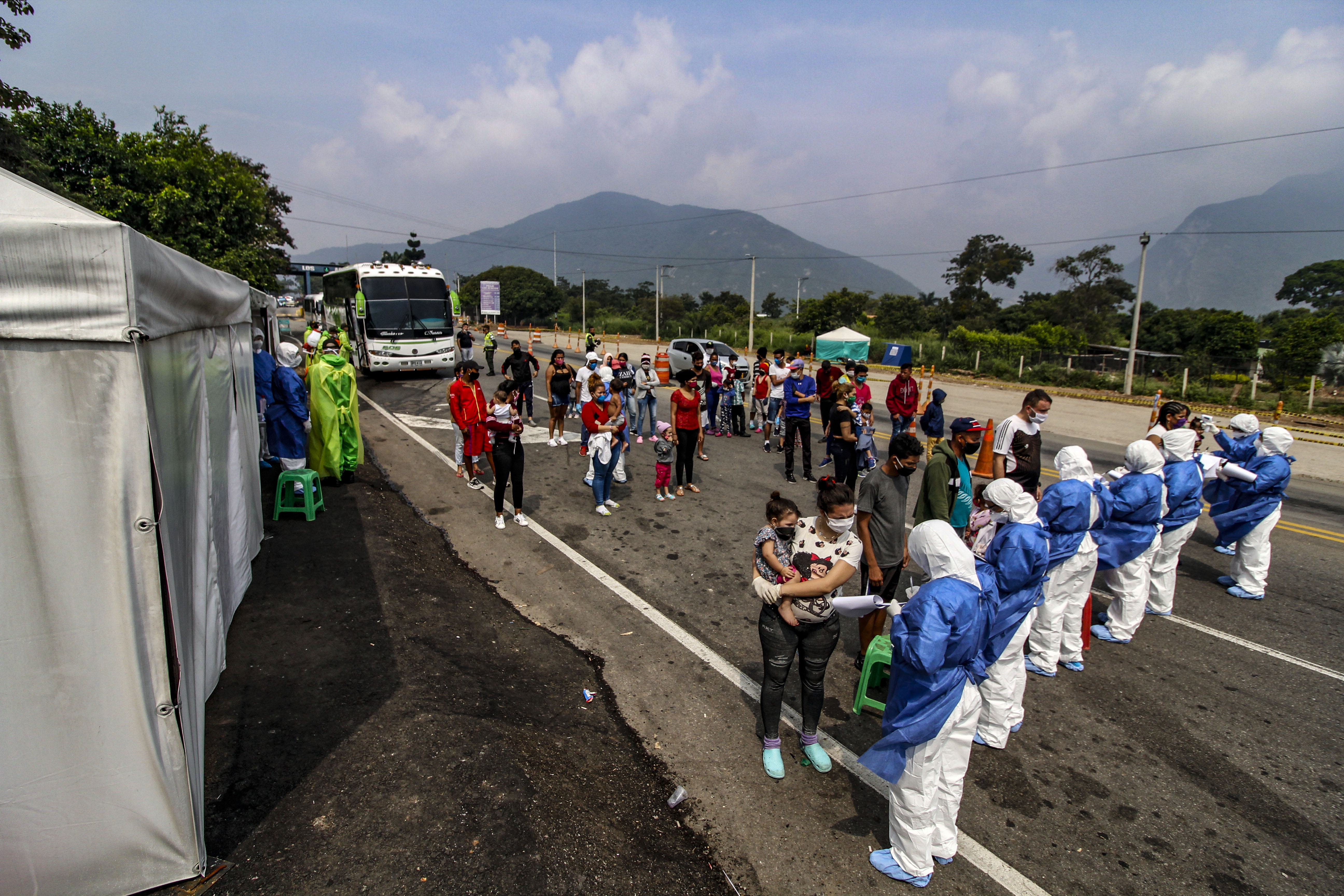 Recomiendan pruebas moleculares para los venezolanos que regresen al país en medio de la pandemia